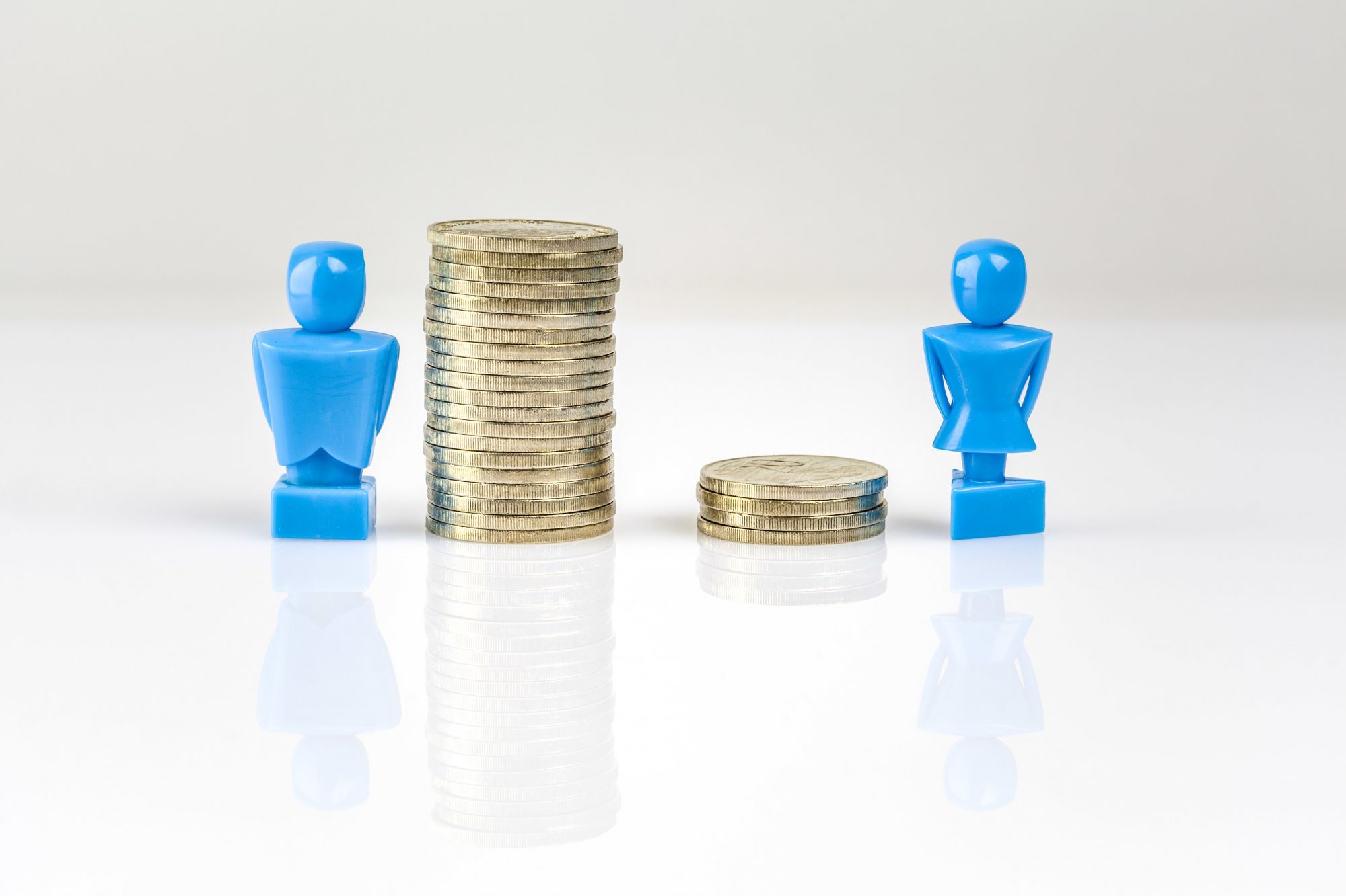 De boete op baren: een eerste kind halveert het inkomen van moeders