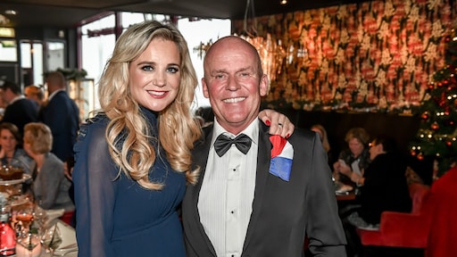 Ex-man Sonja Bakker flirt met nieuwe vrouw in Lang Leve De Liefde