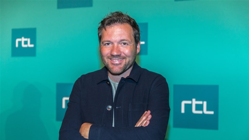 Klaas van der Eerden zingt voor 23.000 euro Feyenoordlied