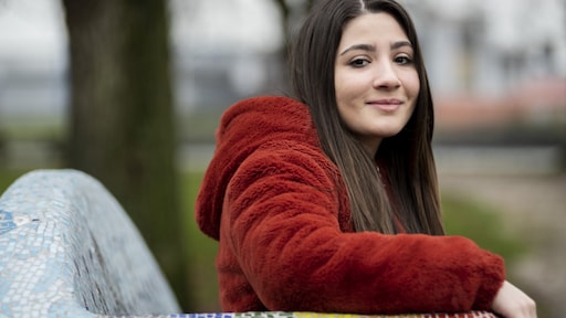 The Voice-zangeres Hanin (18) vreest Nederland uitgezet te worden