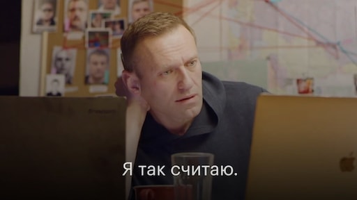 Navalny ontlokt bekentenis over eigen vergiftiging: 'Het zat in de onderbroek'