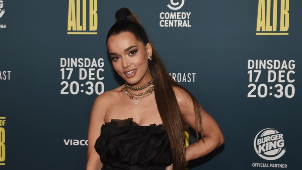 Bibi Breijman heeft beenverlenging nodig na hilarische 'foto-fail'