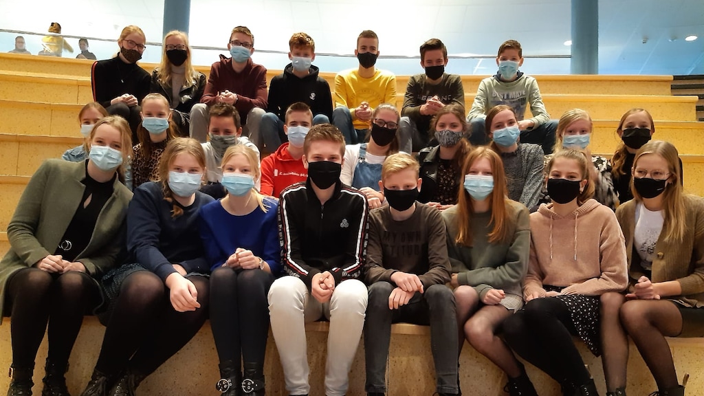 De klassenfoto van de klas van De Soeten in 2020: mét mondkapje