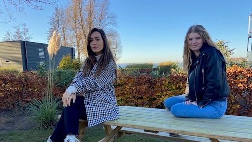 Vier Handen Op Eén Buik-kijkers staan versteld van Louise