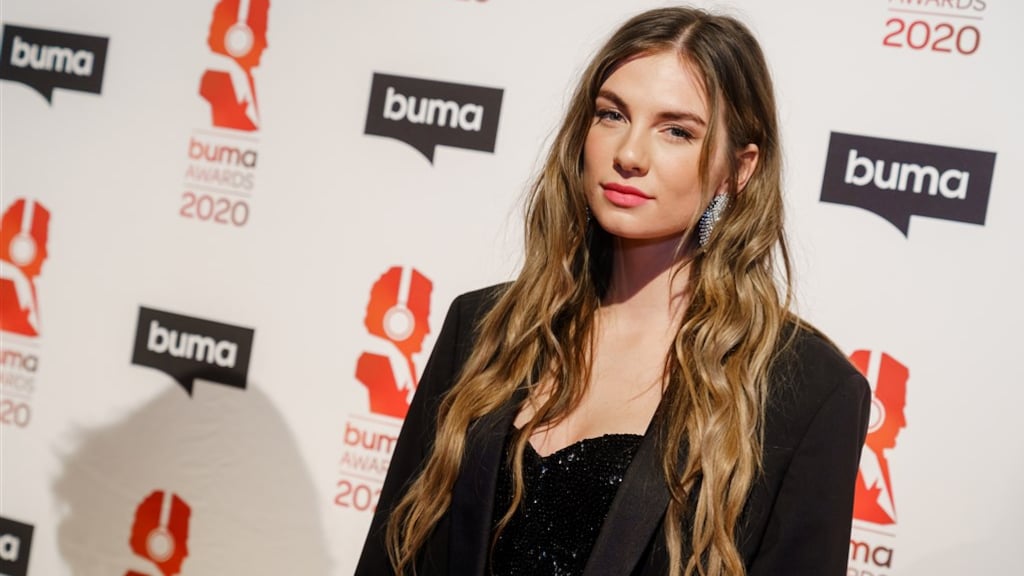 Maan kreeg spoedcursus volwassen worden door entertainmentwereld