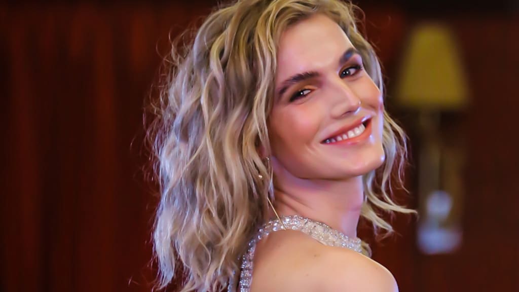 Trans persoon Solange wint missverkiezing: 'Middelvinger naar wie me niet accepteerde'