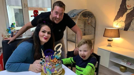 Louisa Janssen en Rowan vieren verjaardag van zoontje