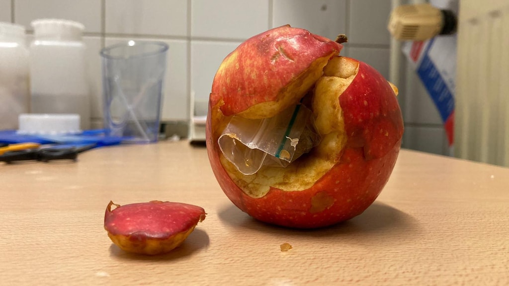 Appel met cannabis over gevangenismuur gegooid: 'Smokkelen is strafbaar'