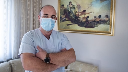 Griekse verpleegkundige verandert huis in ic voor schoonfamilie