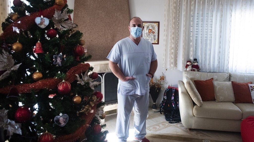 Gabriel Tachtatzoglou in zijn woning, halverwege december.