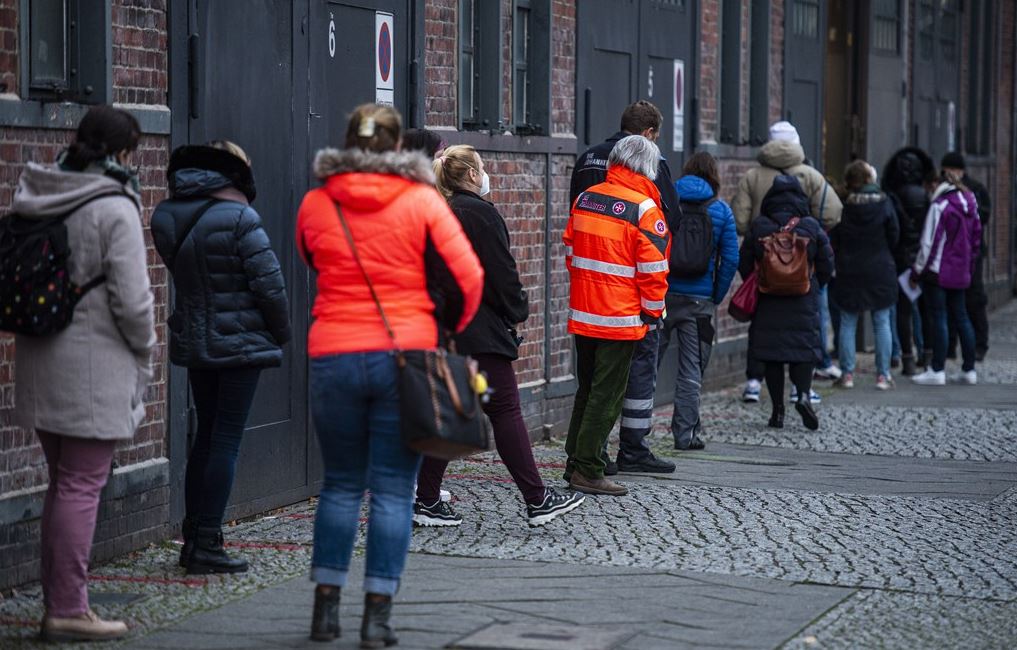 'Ook Duitsland overweegt tweede inenting coronavaccin uit te stellen'