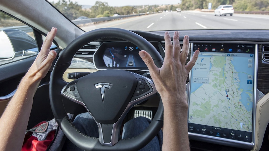 Tesla meldt nieuwe dodelijke ongelukken met automatische piloot