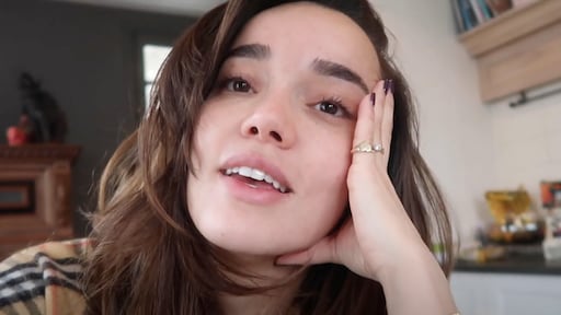 Het wordt Bibi Breijman allemaal even te veel, ze last pauze in