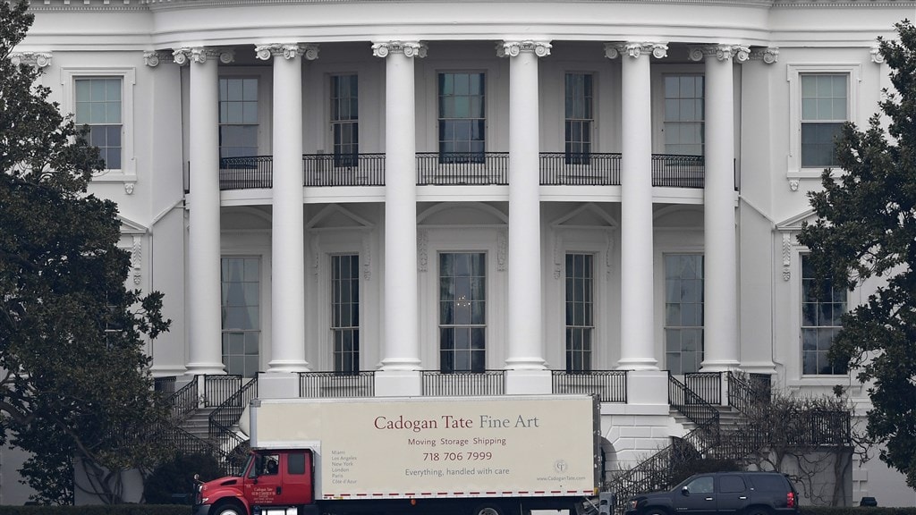 Deze verhuiswagen staat in 2017 klaar om alle spullen van de Obama's uit het Witte Huis te halen.