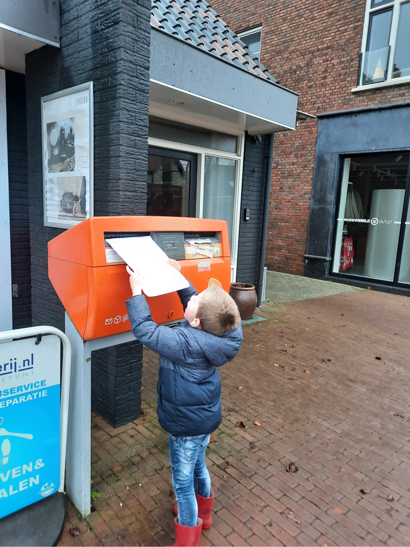Julian (4) doneert zakgeld aan DierenPark Amersfoort: 'Om de dieren eten te geven'