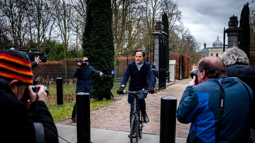 Premier Rutte biedt ontslag kabinet aan bij de koning