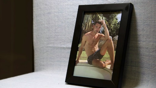 Tegen elk aannemelijk bod: Tim zet foto Prince Charming te koop