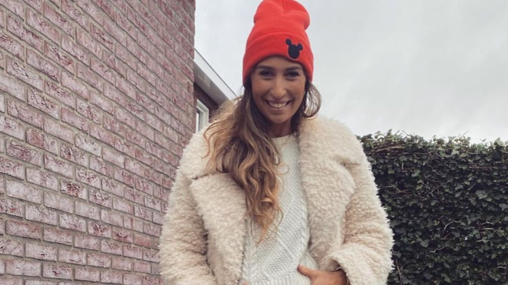 Xelly Cabau overladen met lieve berichtjes na tonen babybuik