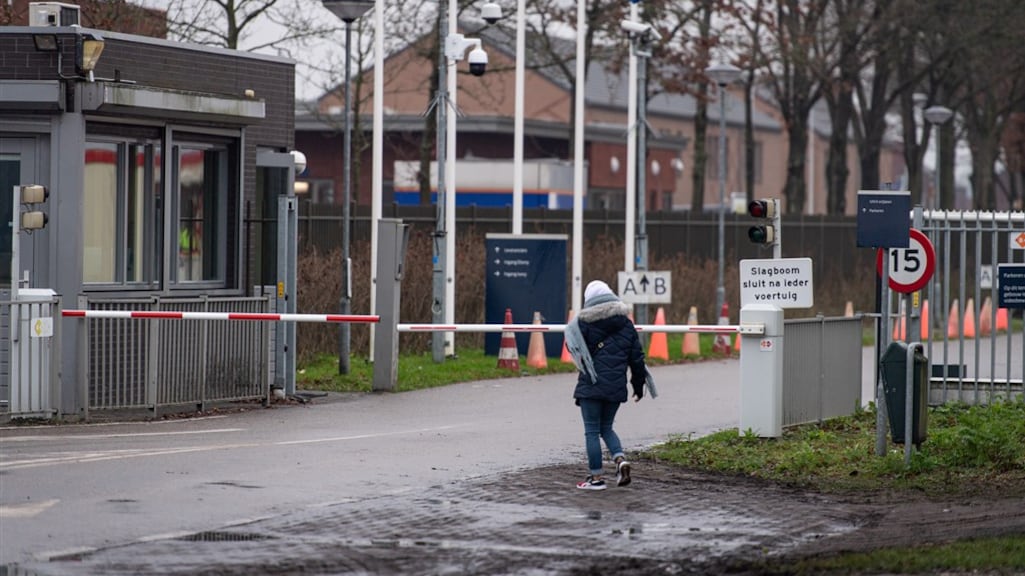 Veel minder asielzoekers naar Nederland door corona