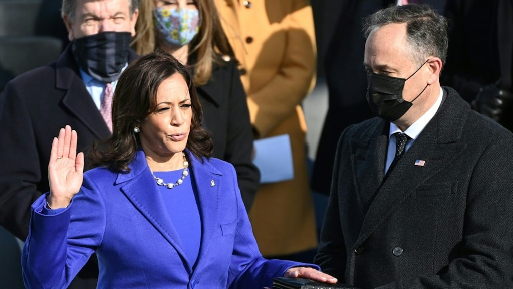 Met Kamala Harris werd de eerste vrouwelijke vice-president ingezworen.