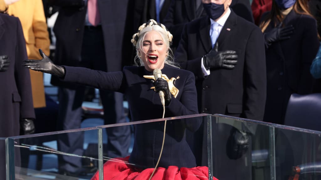 Lady Gaga zingt volkslied tijdens inauguratie Joe Biden