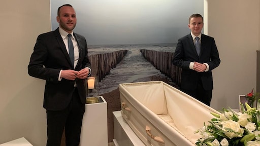 Van kantoor naar kist: uitvaartondernemer populair beroep