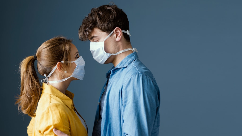 Pam: 'Moeten nu alle dates blijven slapen door de avondklok?'