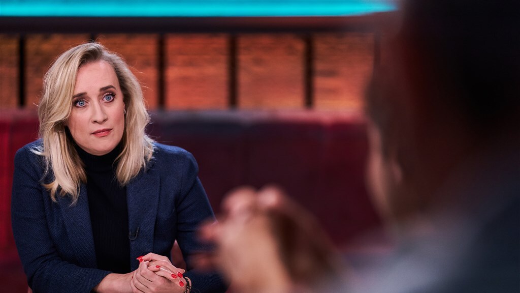 Ministers geven voorbeeld bij avondklok: niet meer lijfelijk in talkshows