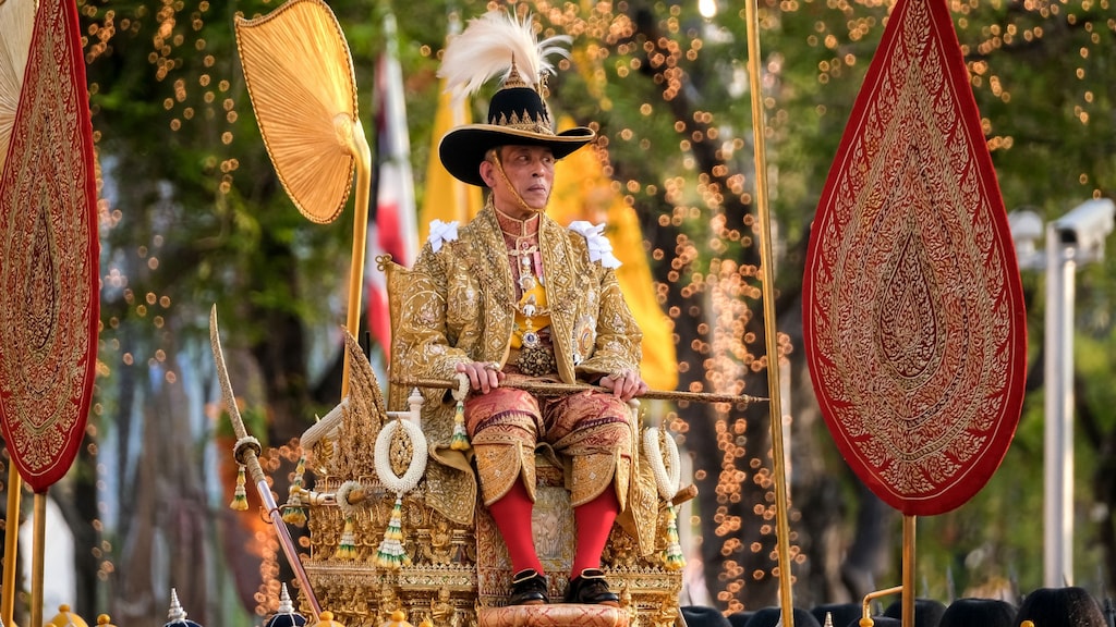 Thaise geruchten: 'Koning heeft zus fysiek aangevallen'