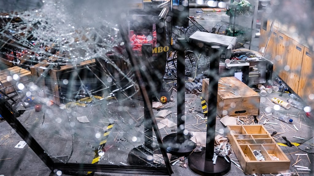 De Jumbo op het station in Eindhoven is geplunderd.