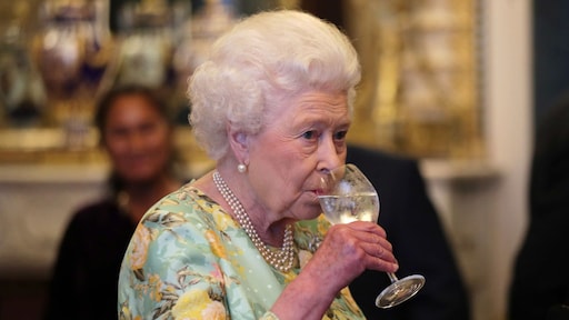 Queen Elizabeth speelt in op cannabishype met nieuw drankje
