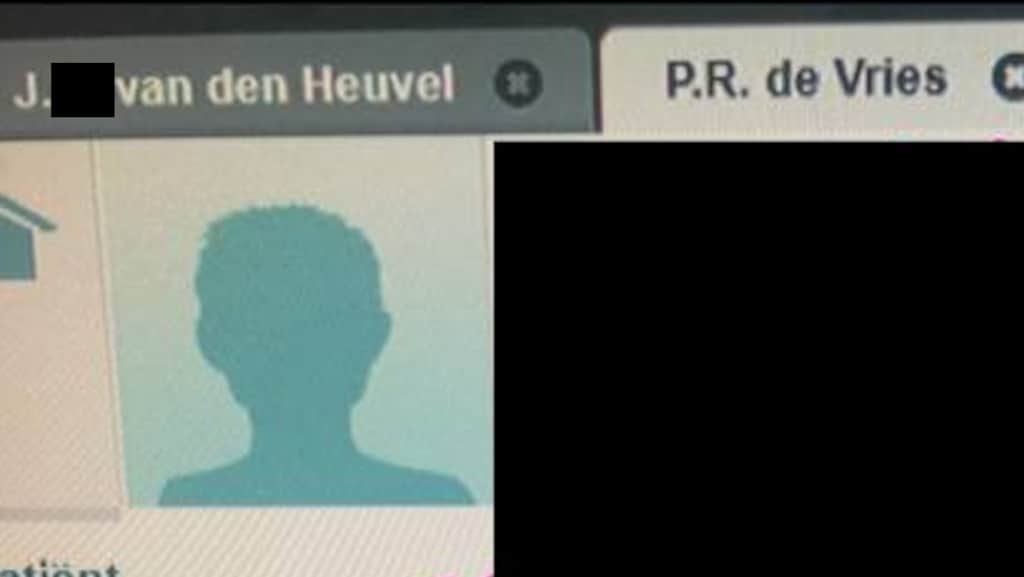 De privégegevens van John van den Heuvel en Peter R. de Vries worden tussen criminelen uitgewisseld.