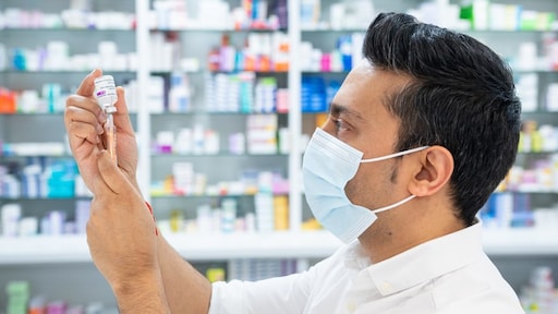 Eerste vaccins AstraZeneca naar zowel 60-plussers als zorgmedewerkers