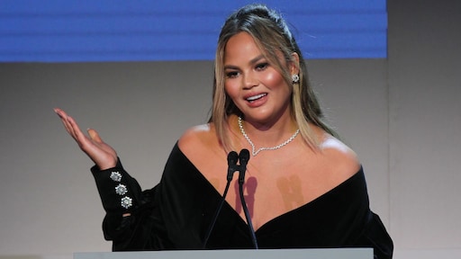 Chrissy Teigen vraagt Joe Biden: 'Ontvolg me op Twitter'