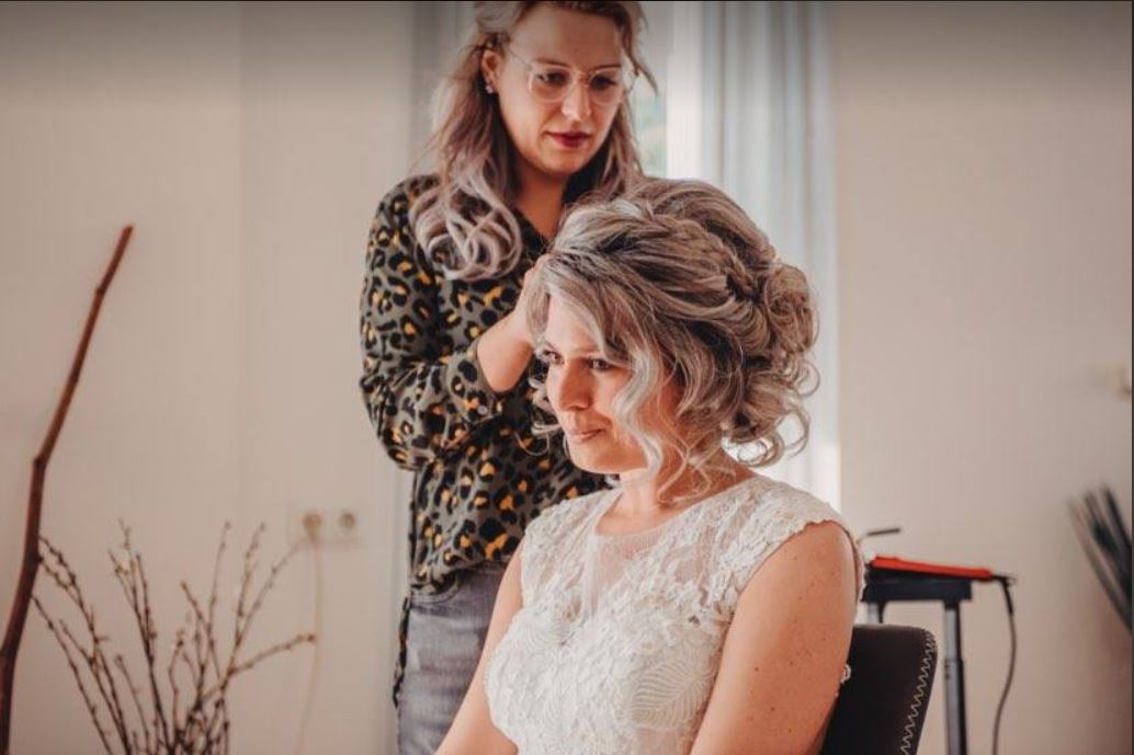 Kapper Marloes is de wanhoop nabij, 5500 euro aan NOW-subsidie terugbetalen