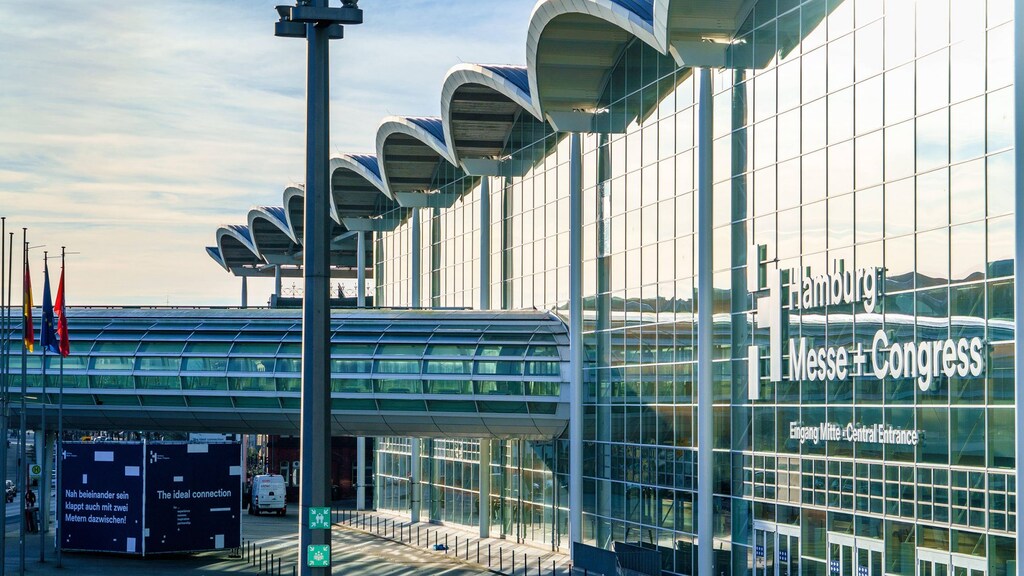 De enorme hal in Hamburg waar gevaccineerd wordt