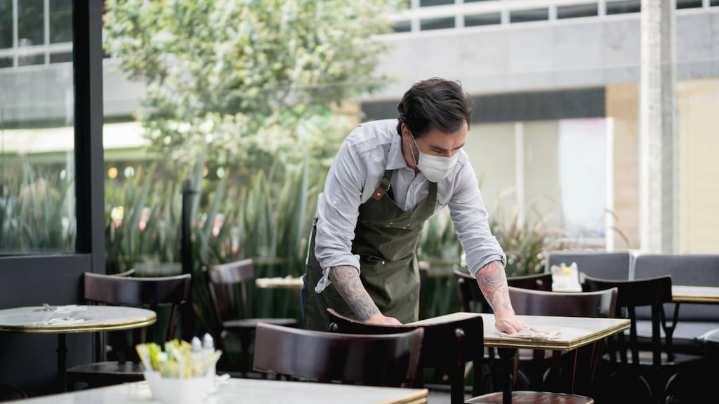 Kan het coronaproof? Utrecht wil drie restaurants openen als test