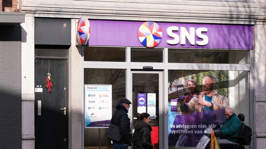 Na ING en ABN zetten ook ASN en SNS het mes nog verder in spaarrente