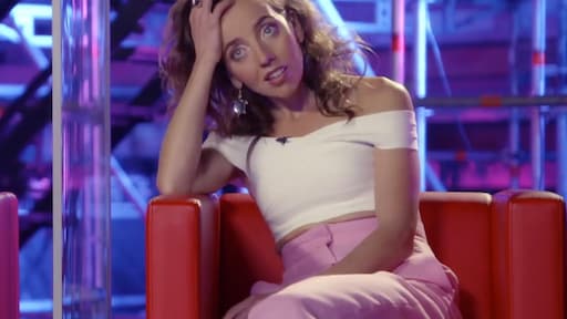 Geplaagde Brenda bruut naar huis gestuurd in The voice of Holland