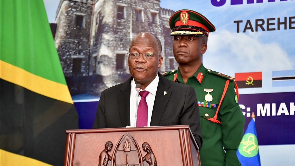 "Wij bidden drie keer per dag, en nu is het virus weg." aldus de Tanzaniaanse president