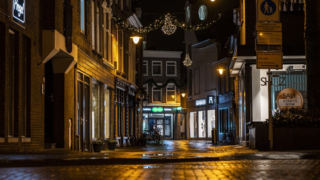 Rechtbank: avondklok moet per direct worden opgeheven