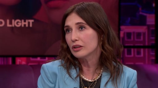 Gebit Carice van Houten onderwerp van gesprek onder Jinek-kijkers