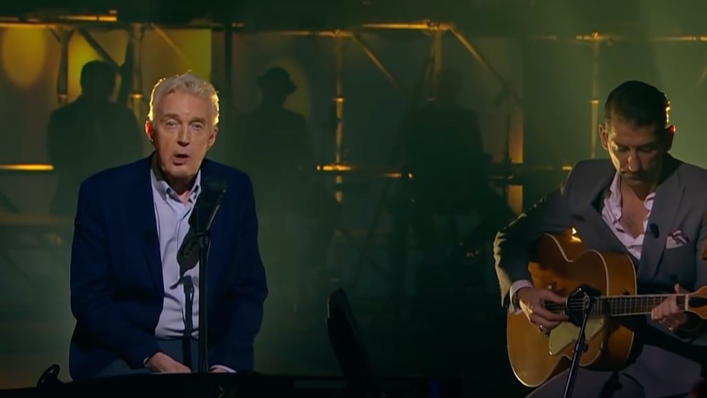 Kijkers aangeslagen door liedje Danny Vera en André van Duin