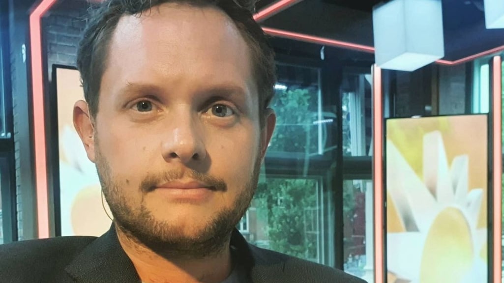 Diederik Jekel stelt zijn knappe vriendin eindelijk voor