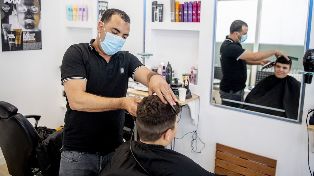 'De telefoon staat roodgloeiend', stormloop op kappers door naderende opening