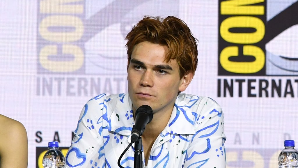 KJ Apa over keerzijde succes Riverdale: 'Het is net een gevangenis'