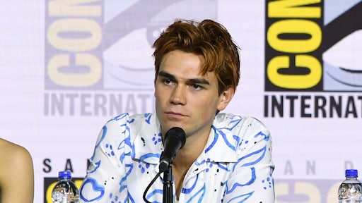 KJ Apa over keerzijde succes Riverdale: 'Het is net een gevangenis'
