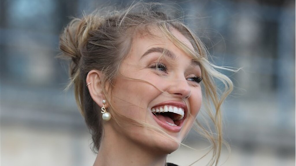 Kersverse moeder Romee Strijd heeft relaxte dag met kleine