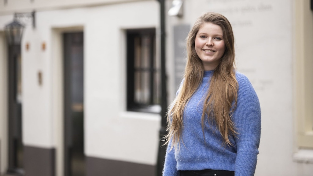 Emma: 'Ik ben nu mijn studieschuld van ruim 70 duizend euro aan het wegpoetsen'