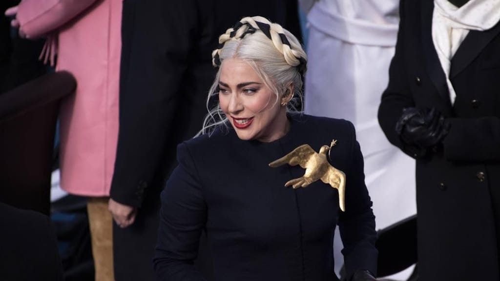 Vader Lady Gaga: 'Help ons deze engerds te pakken te krijgen'